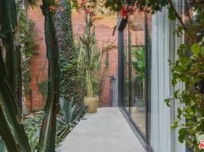 7 Vicente Terrace, Santa Monica CA 90401