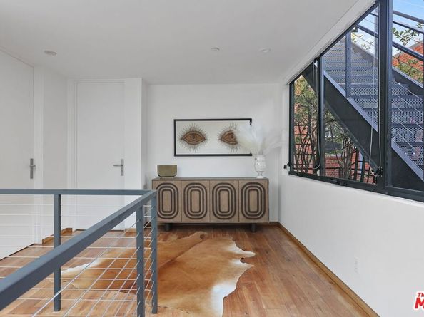 7 Vicente Terrace, Santa Monica CA 90401