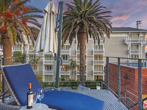 7 Vicente Terrace, Santa Monica CA 90401