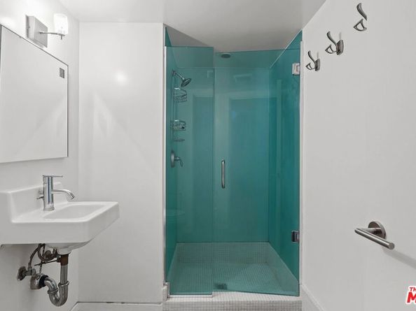 7 Vicente Terrace, Santa Monica CA 90401