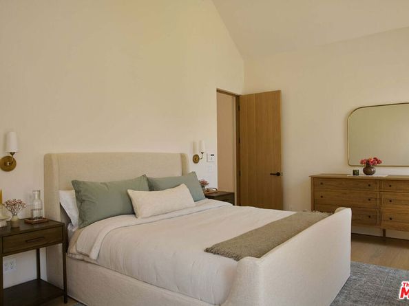 7841 Stewart Avenue, Los Angeles CA 90045