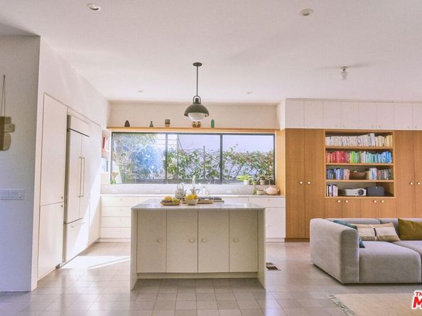 906 Superba Avenue, Venice CA 90291