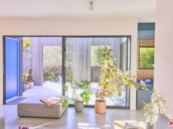 906 Superba Avenue, Venice CA 90291