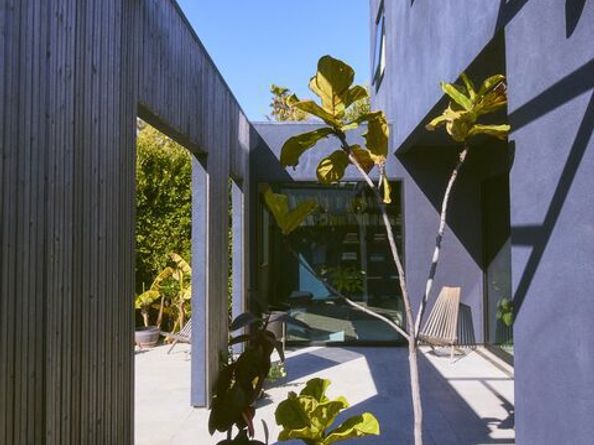 906 Superba Avenue, Venice CA 90291