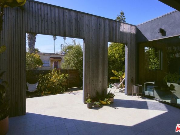 906 Superba Avenue, Venice CA 90291