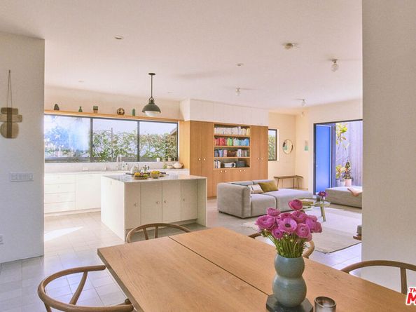 906 Superba Avenue, Venice CA 90291