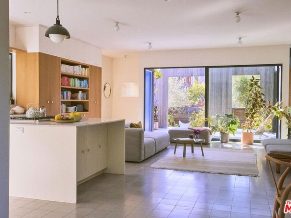 906 Superba Avenue, Venice CA 90291