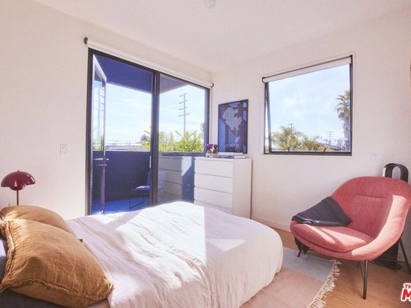 906 Superba Avenue, Venice CA 90291