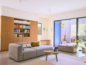 906 Superba Avenue, Venice CA 90291