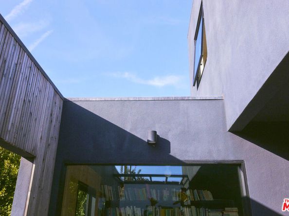 906 Superba Avenue, Venice CA 90291