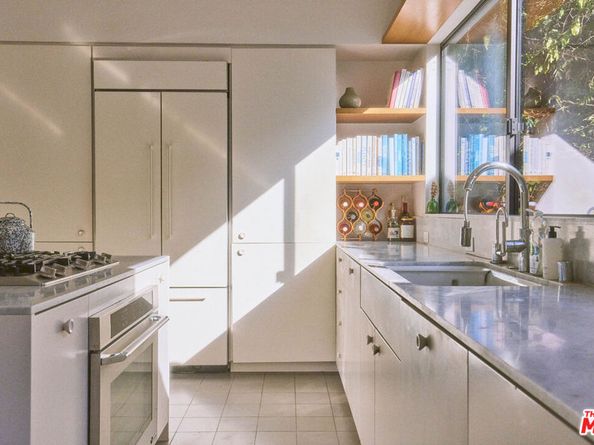 906 Superba Avenue, Venice CA 90291