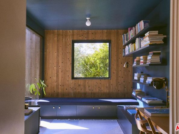 906 Superba Avenue, Venice CA 90291