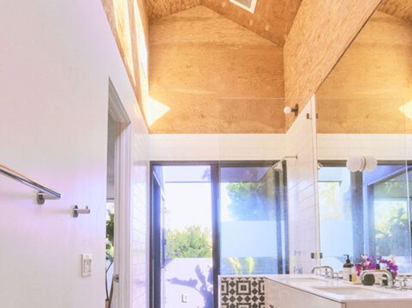 906 Superba Avenue, Venice CA 90291