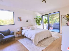 906 Superba Avenue, Venice CA 90291