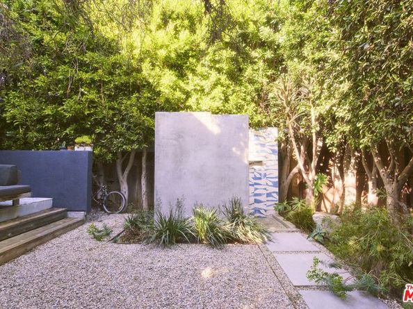 906 Superba Avenue, Venice CA 90291