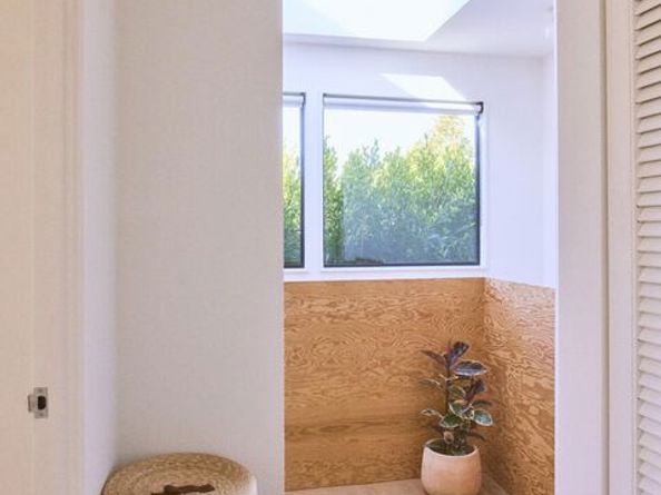 906 Superba Avenue, Venice CA 90291