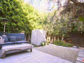 906 Superba Avenue, Venice CA 90291