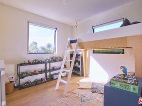 906 Superba Avenue, Venice CA 90291