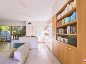 906 Superba Avenue, Venice CA 90291