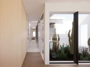 5075 Westpark Drive, North Hollywood CA 91601