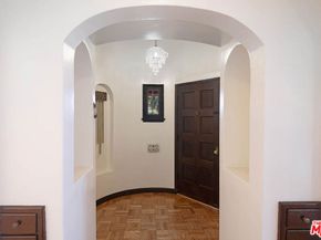 613 N Detroit Street, Los Angeles CA 90036