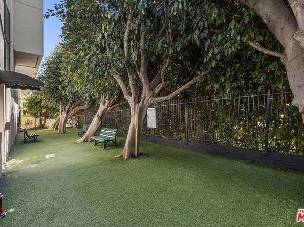 1131 Alta Loma Road 415, West Hollywood CA 90069
