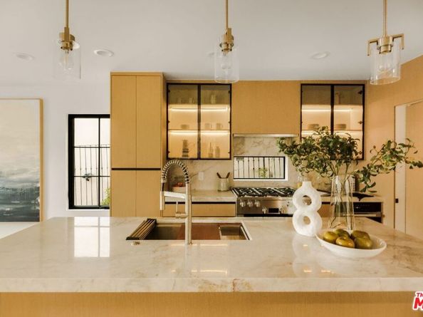 8921 Appian Way, Los Angeles CA 90046