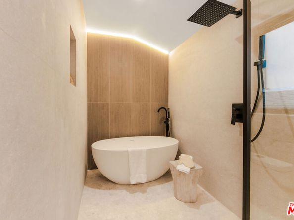 8921 Appian Way, Los Angeles CA 90046
