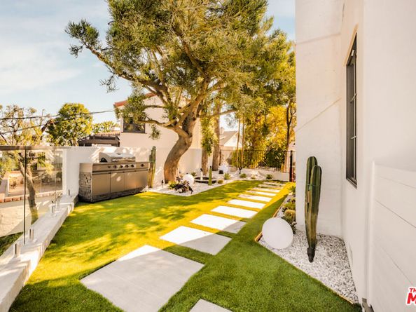 8921 Appian Way, Los Angeles CA 90046