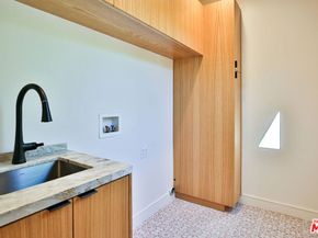 6427 Hedding Street, Los Angeles CA 90045