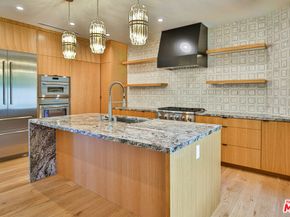 6427 Hedding Street, Los Angeles CA 90045