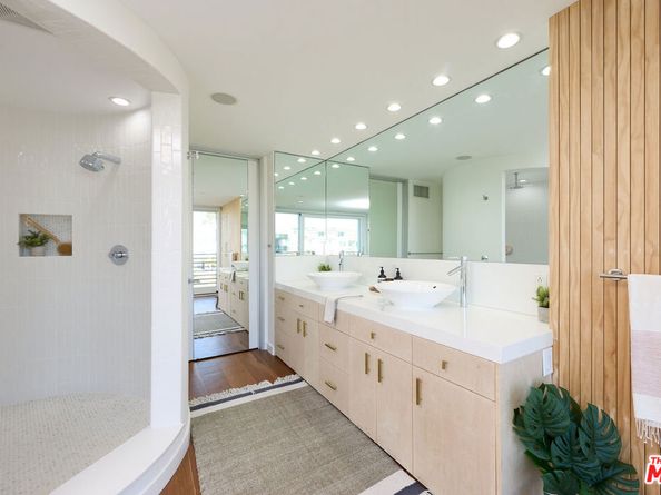 5106 Pacific Avenue, Marina Del Rey CA 90292