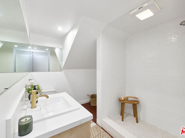 5106 Pacific Avenue, Marina Del Rey CA 90292