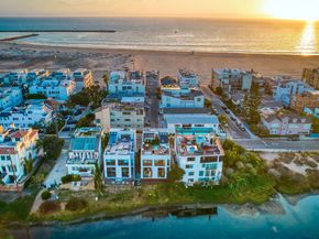 5106 Pacific Avenue, Marina Del Rey CA 90292