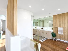 5106 Pacific Avenue, Marina Del Rey CA 90292