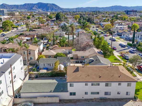2250 N Frederic Street, Burbank CA 91504