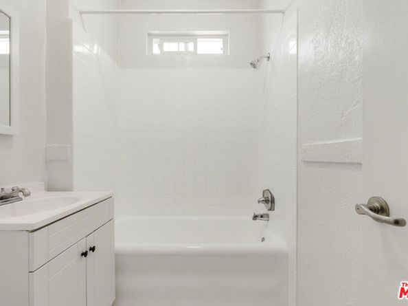 5320 W Olympic Boulevard, Los Angeles CA 90036