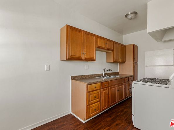 5320 W Olympic Boulevard, Los Angeles CA 90036