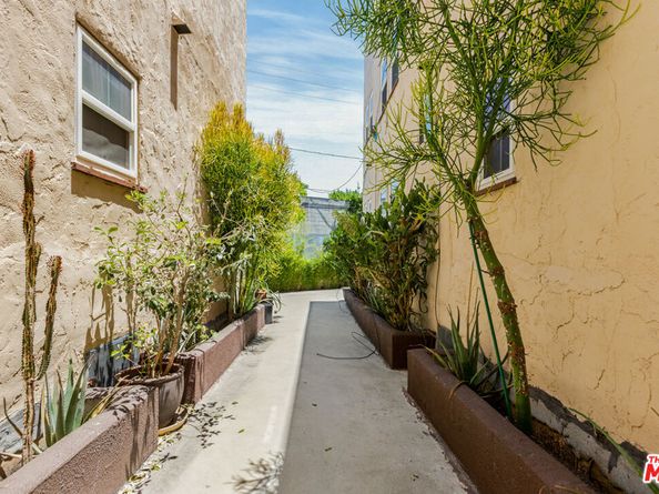 5320 W Olympic Boulevard, Los Angeles CA 90036