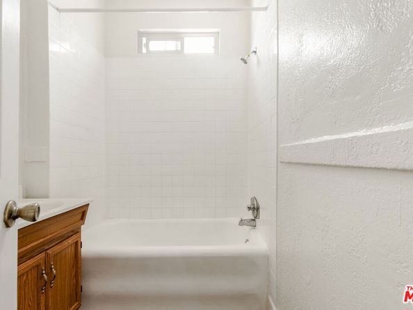 5320 W Olympic Boulevard, Los Angeles CA 90036