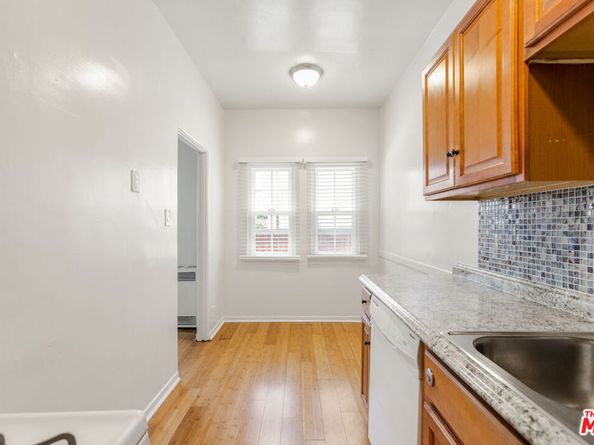 5320 W Olympic Boulevard, Los Angeles CA 90036