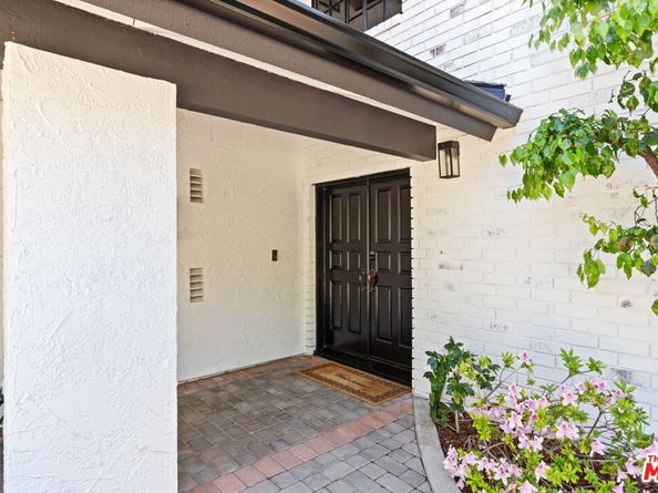1060 Chantilly Road, Los Angeles CA 90077