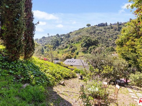 1060 Chantilly Road, Los Angeles CA 90077