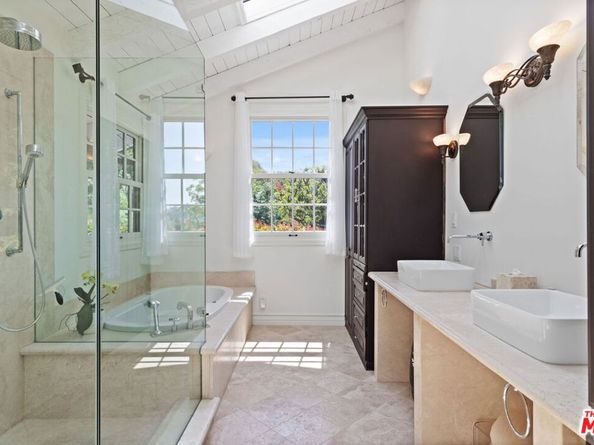1060 Chantilly Road, Los Angeles CA 90077