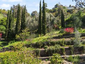 1060 Chantilly Road, Los Angeles CA 90077