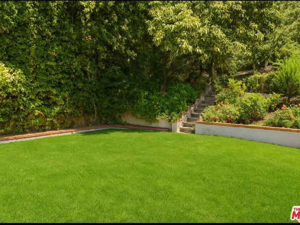 1060 Chantilly Road, Los Angeles CA 90077