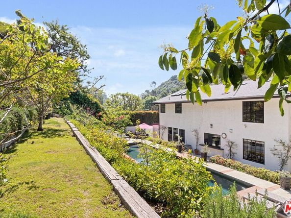 1060 Chantilly Road, Los Angeles CA 90077