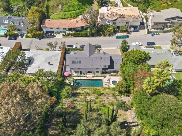 1060 Chantilly Road, Los Angeles CA 90077