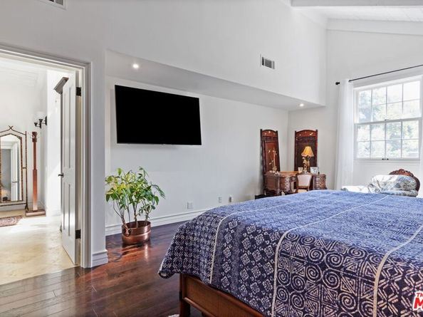 1060 Chantilly Road, Los Angeles CA 90077