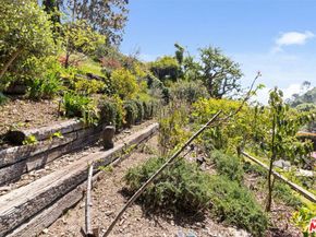 1060 Chantilly Road, Los Angeles CA 90077